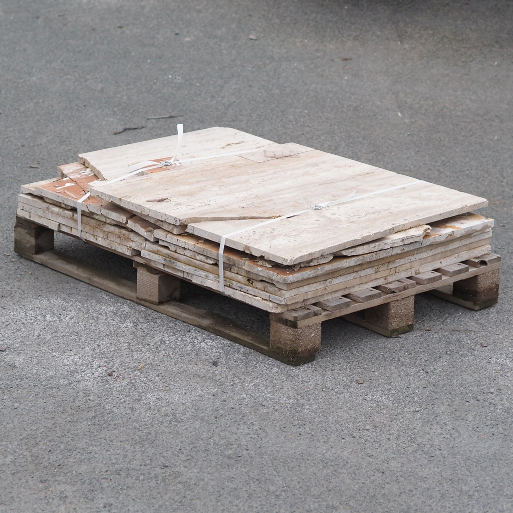 Batch of reclaimed travertine slabs for opus incertum (± 20m2) - Only in our physical shop