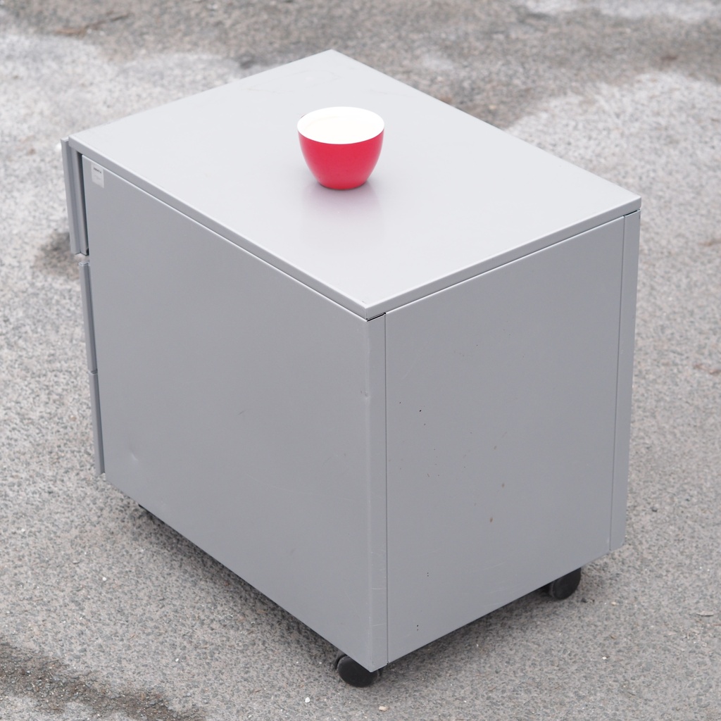 Drawer unit by Gispen in white lacquered steel
