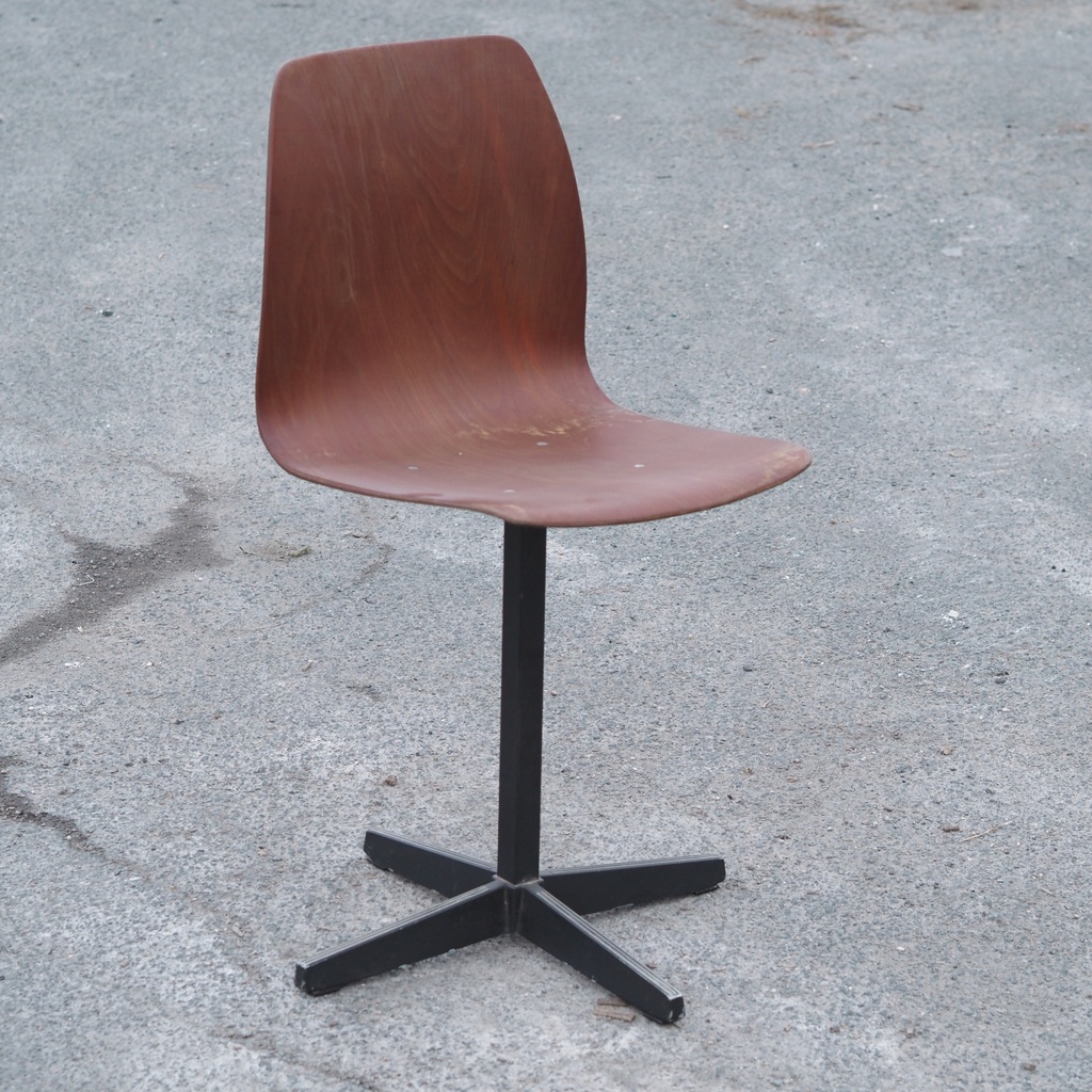 Stackable cantilever chair in pagwood and chromed steel by Pagholz