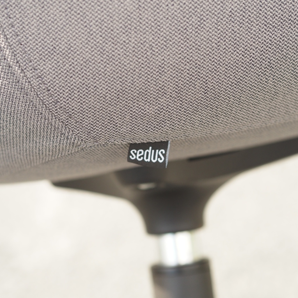 Stackable chair in Pagwood by Thur-op-seat