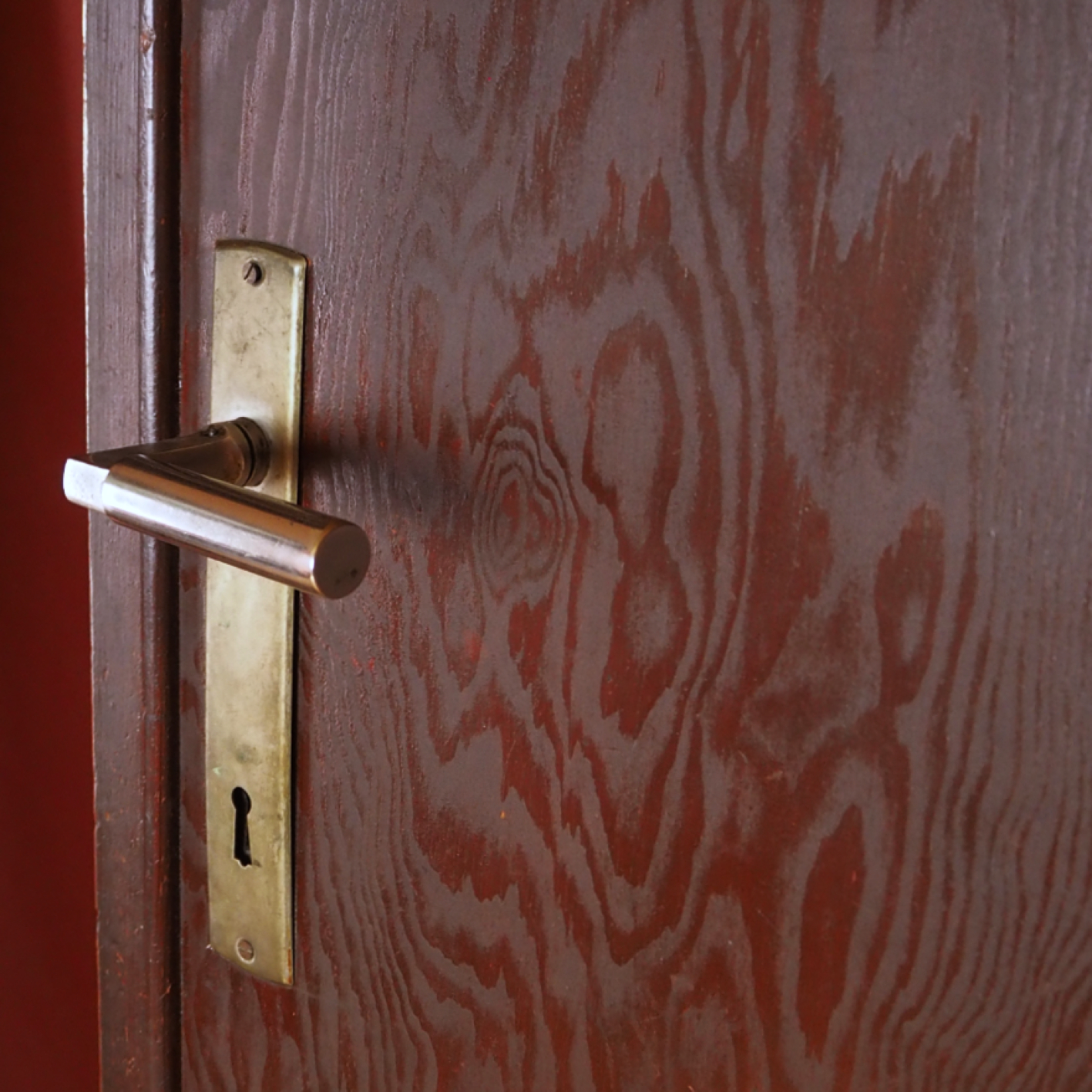 Doors in solid pine with handles by Walter Gropius (ca. 1930) – Left / Right