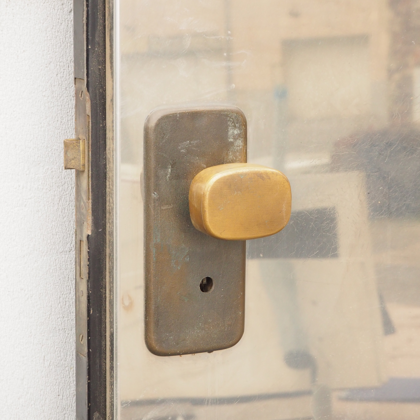 Door in stainless steel with bronze locket by Jules Wabbes (H. 199 x 69 cm) - Right
