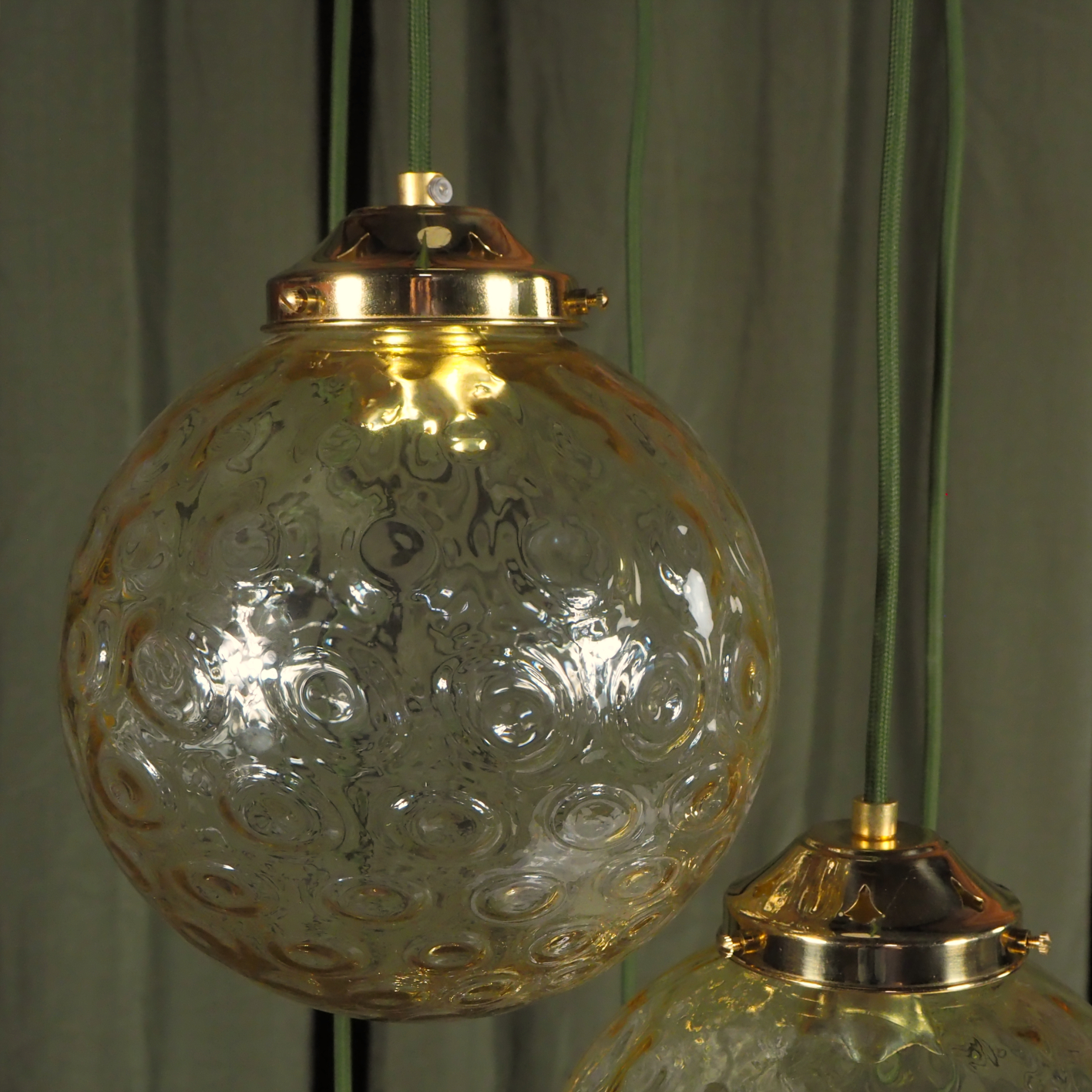 Hanging light ‘Verner’ in textured glass