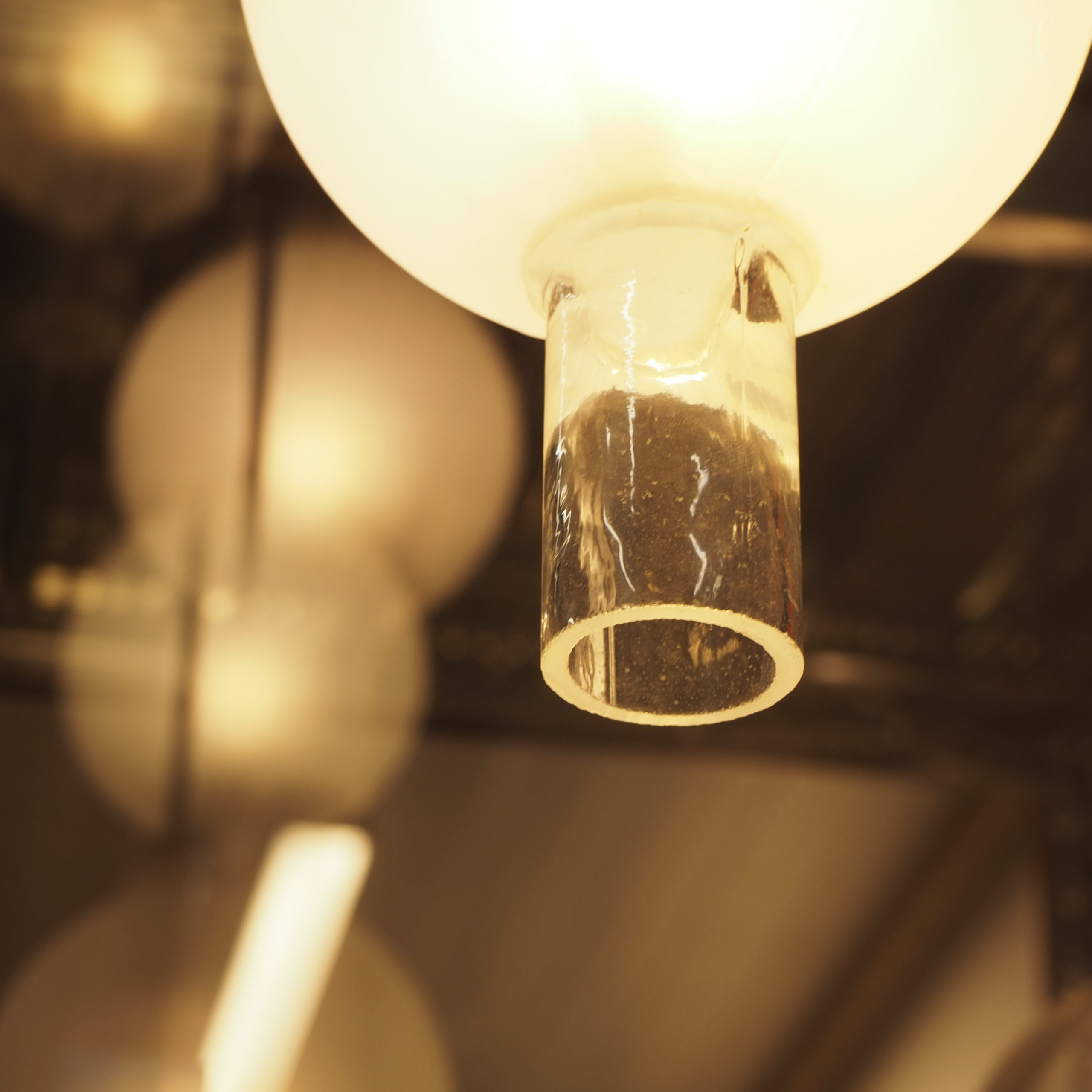 Frosted glass pendant light ‘Tristan’