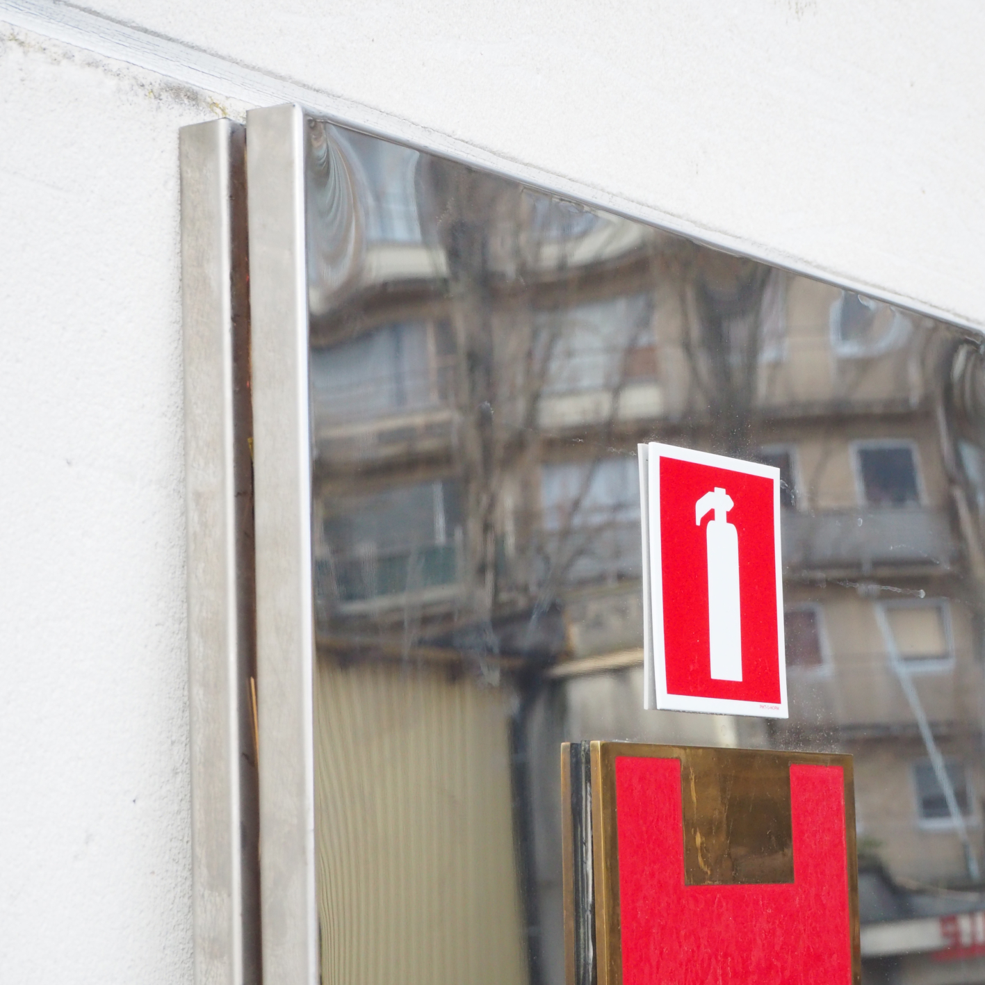 Service door in stainless steel by ‘Jules Wabbes’ with emergency signage (H. 199 cm x 52,8 cm) – Left
