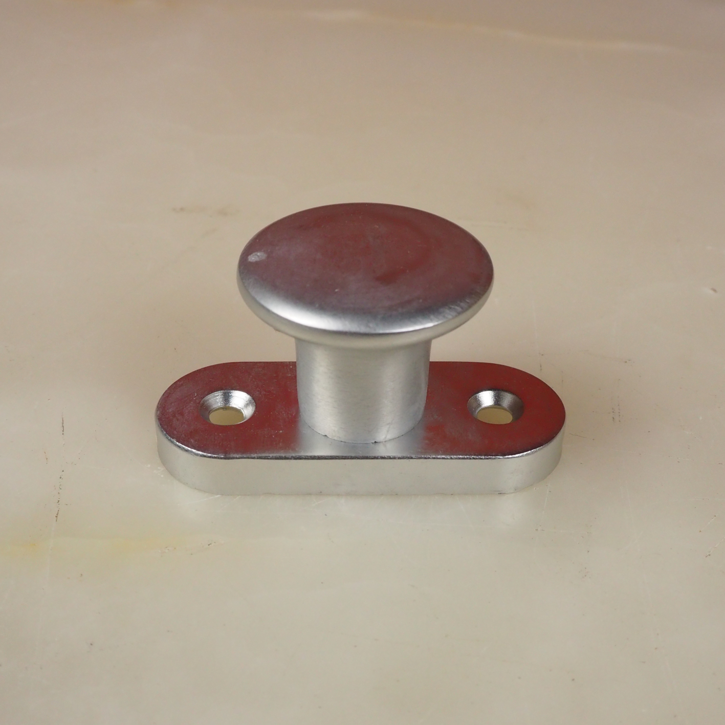 Cabinet knob in aluminium