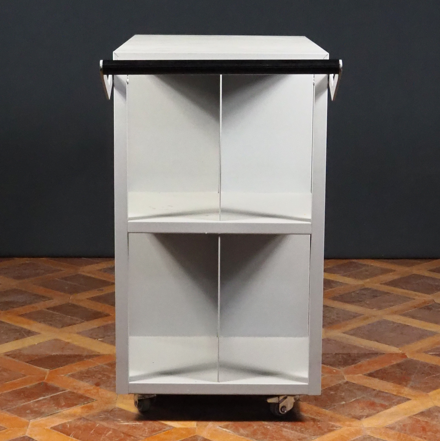 Office trolley in steel with shelfs for file storage