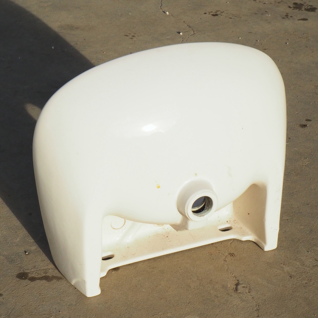 Bathroom sink in ceramic by Jacob Delafon