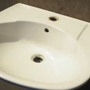 Bathroom sink in ceramic by Jacob Delafon