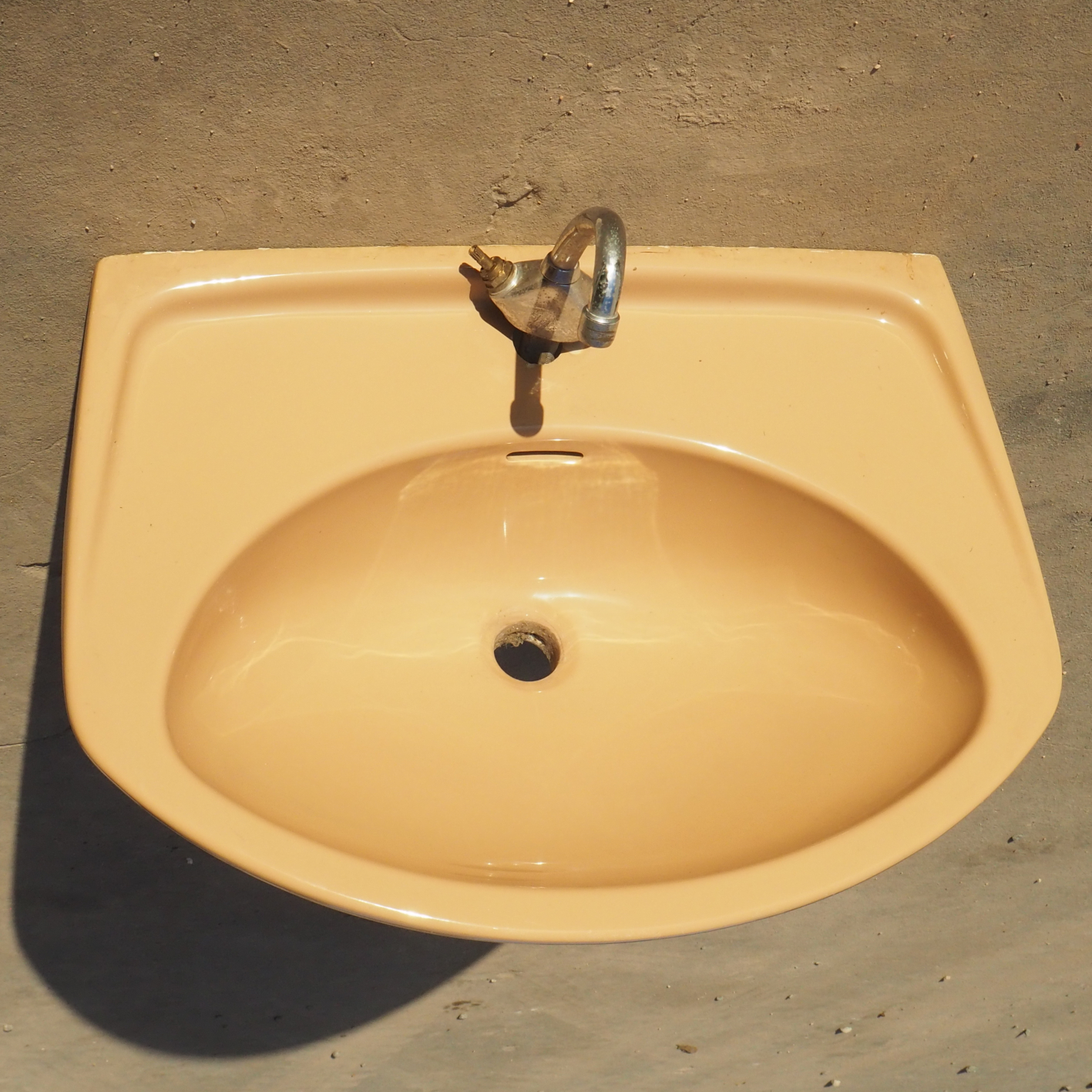 Bathroom sink in ceramic - Camel