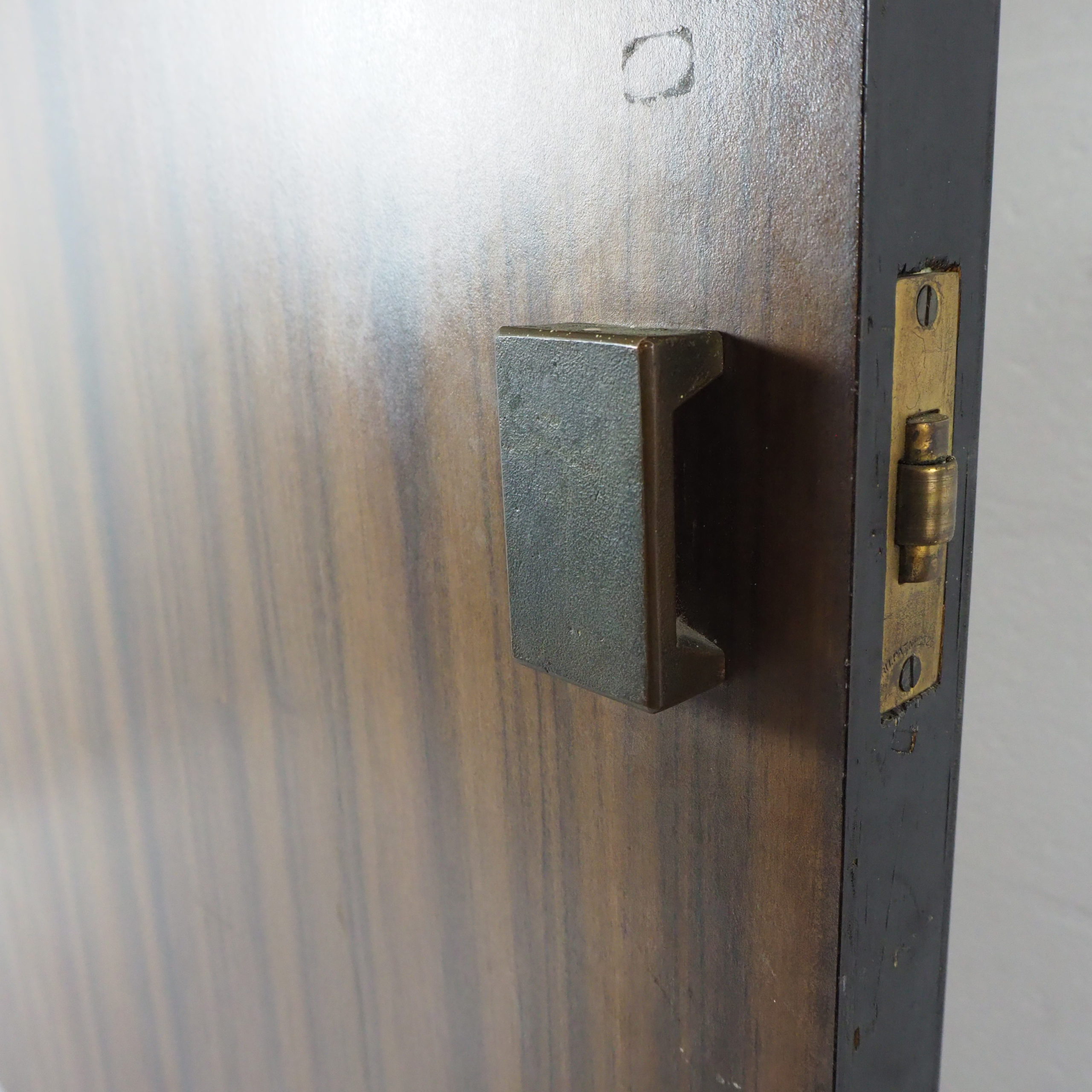 Small door with door handle and signage by Jules Wabbes (H 93,5 cm x 78 cm)