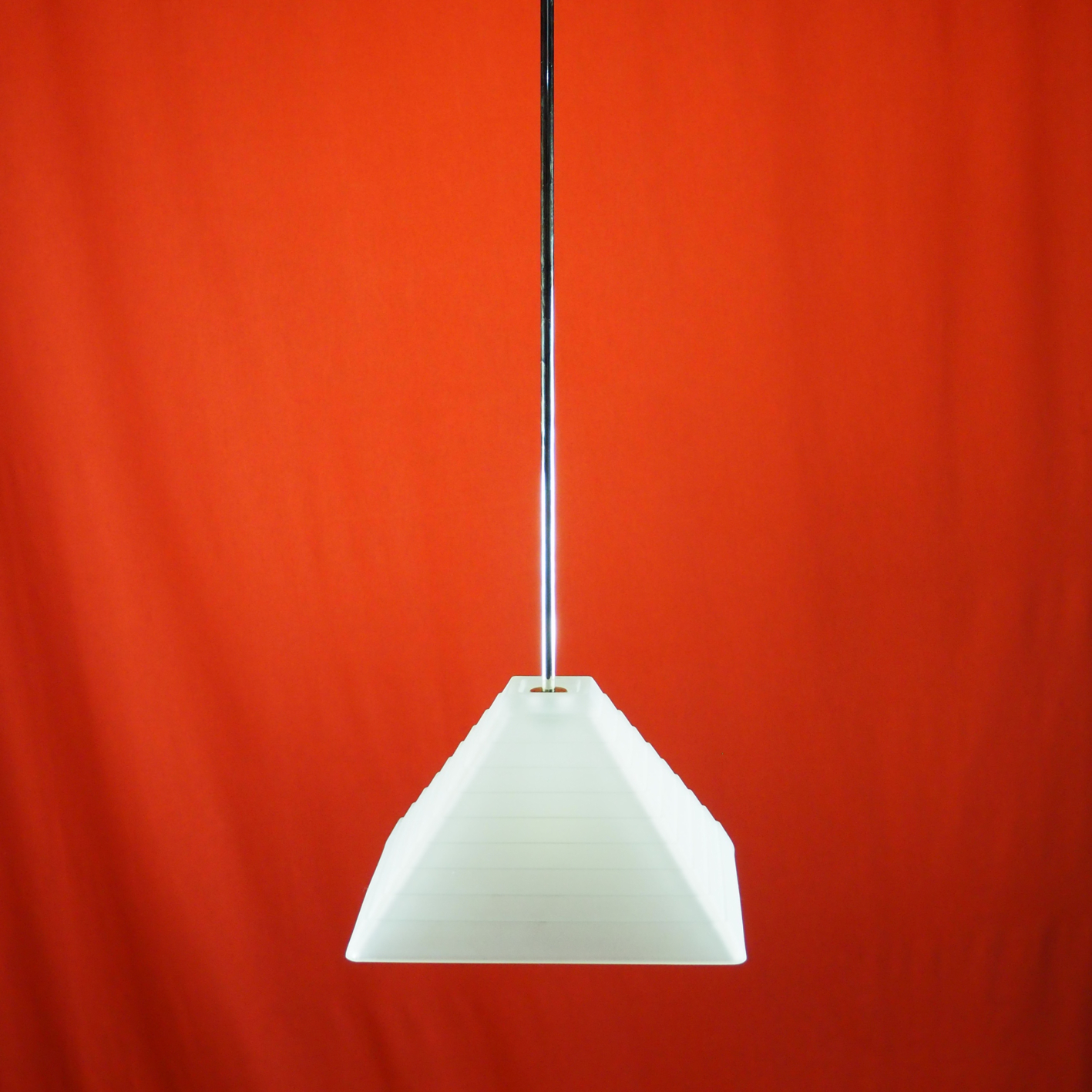 Hanging light in frosted glass