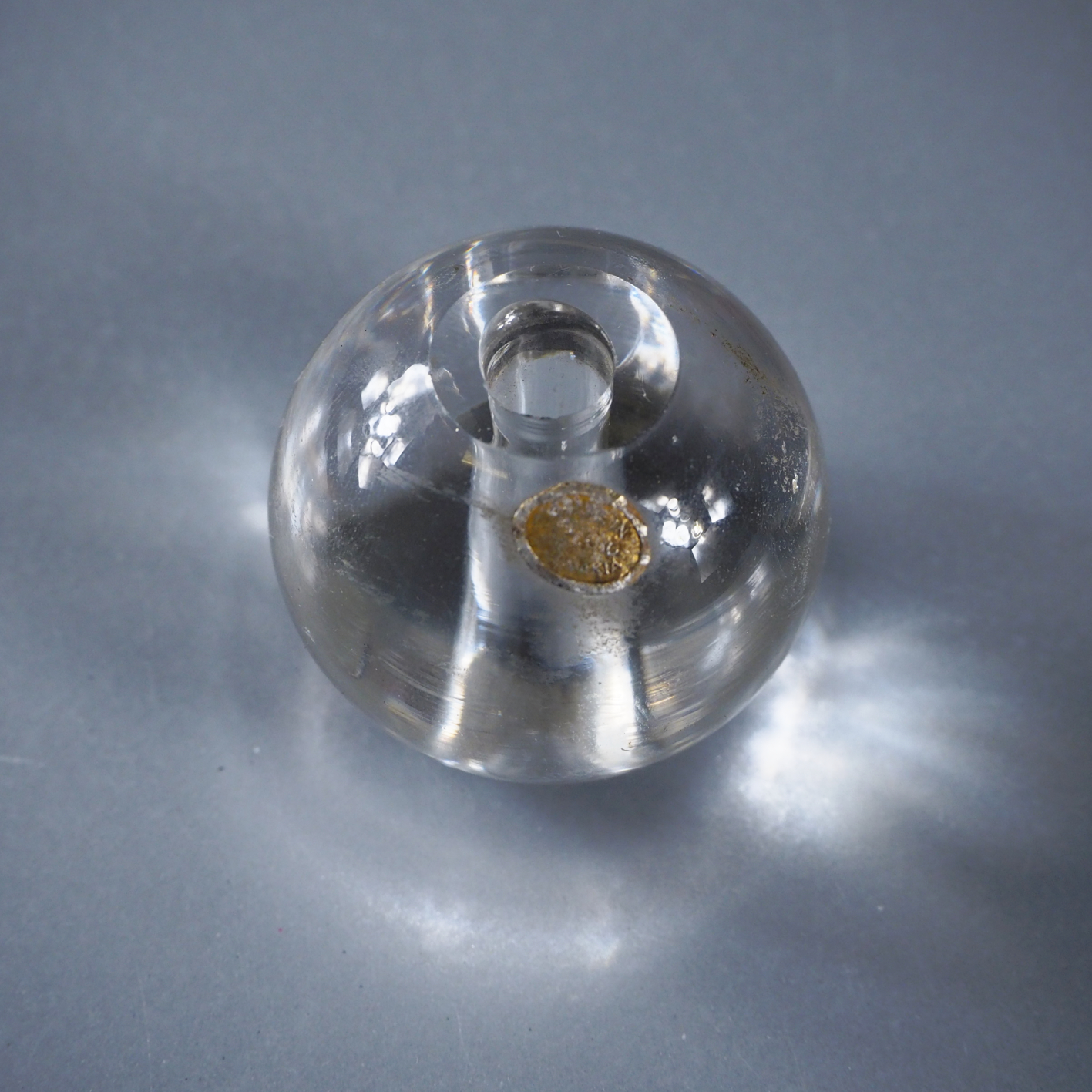 Cabinet knob in glass