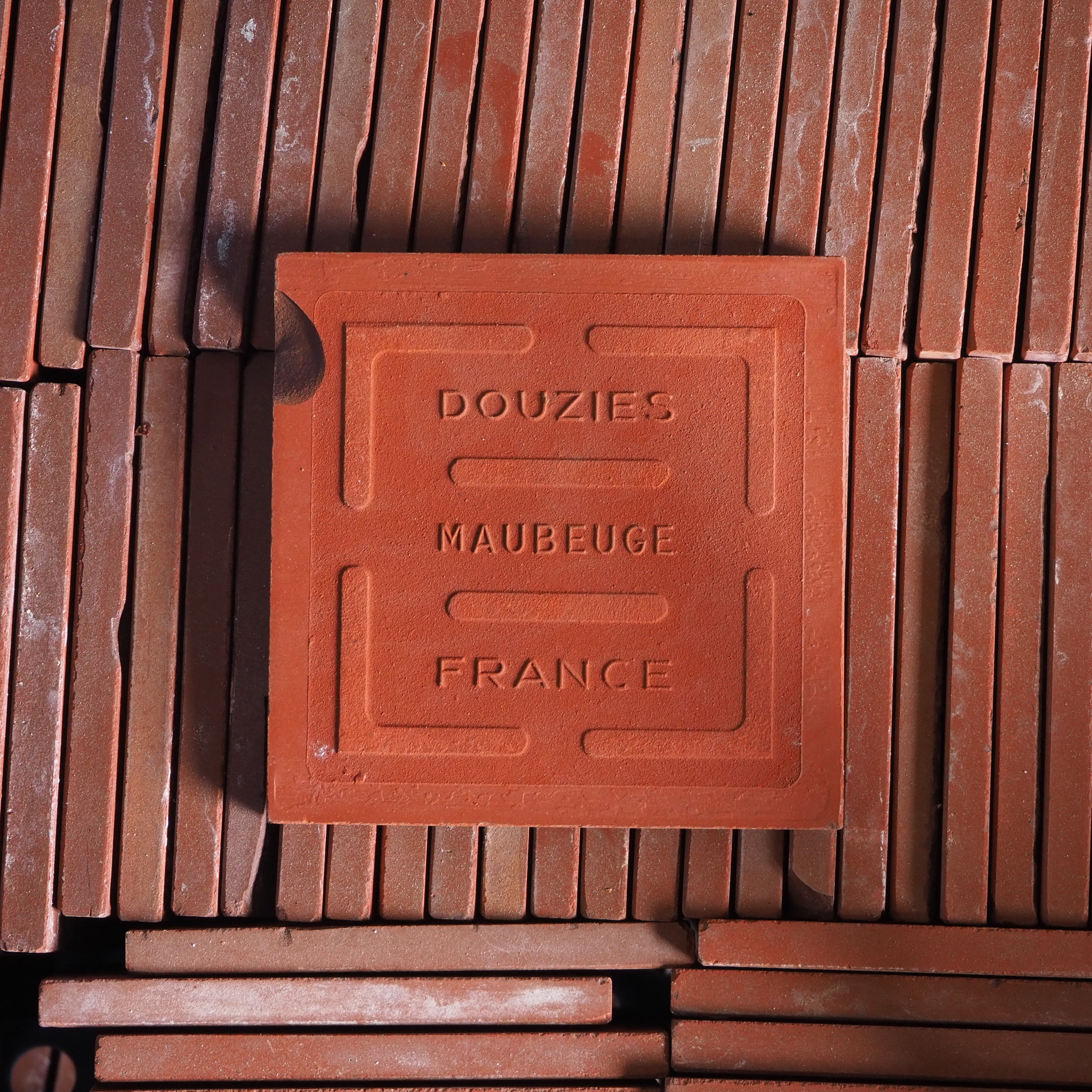 Batch of red ceramic tiles 'Douzies Maubeuge' (100 x 100 mm) - 30 m2