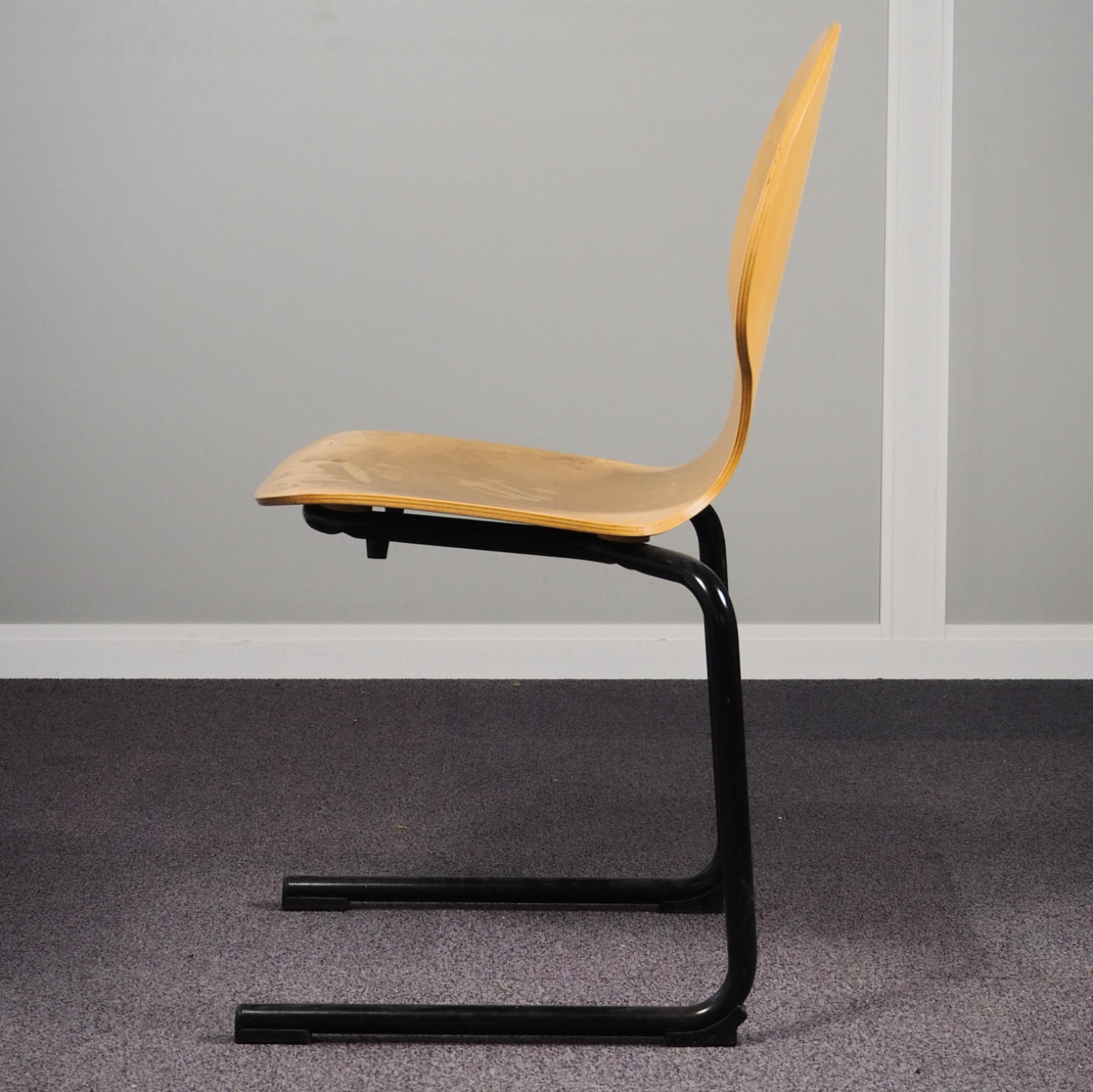 Stackable plywood chair by Metafox