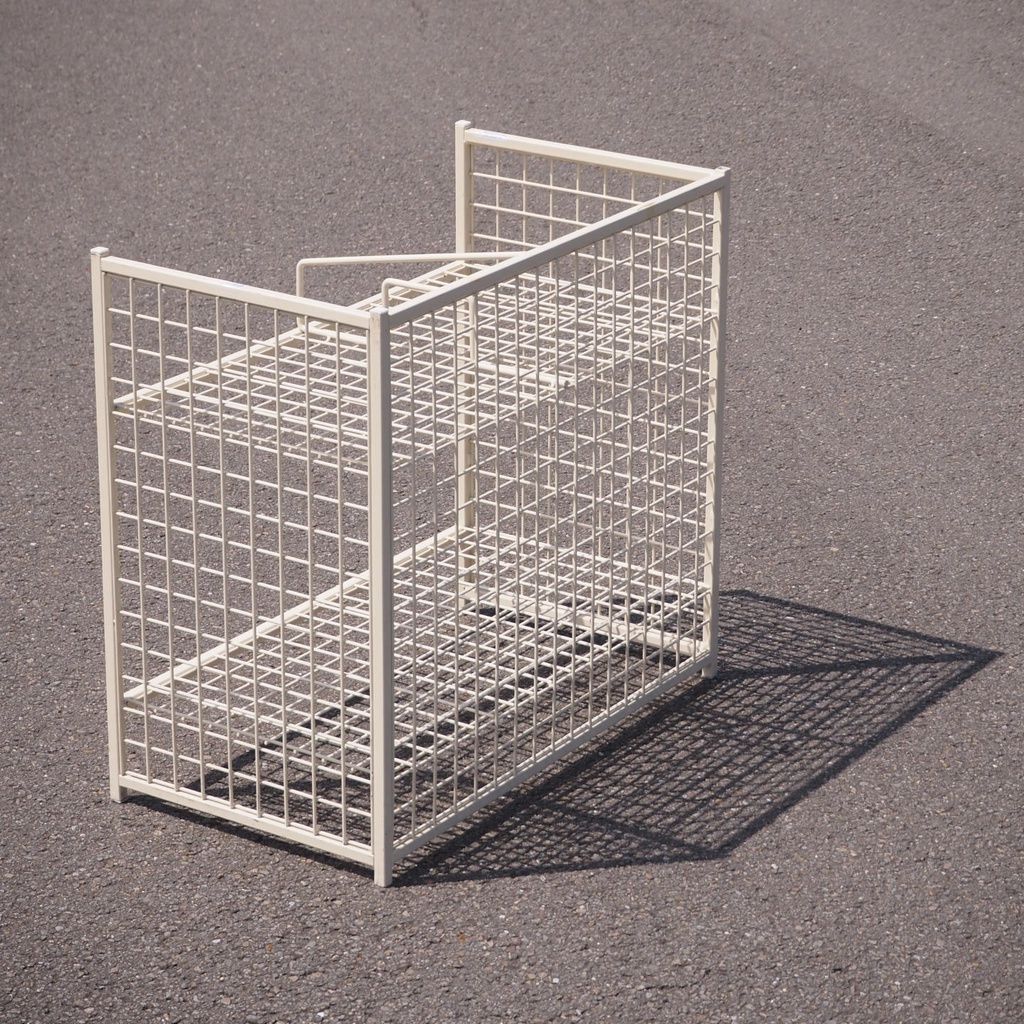 Wire shelving unit in lacquered steel