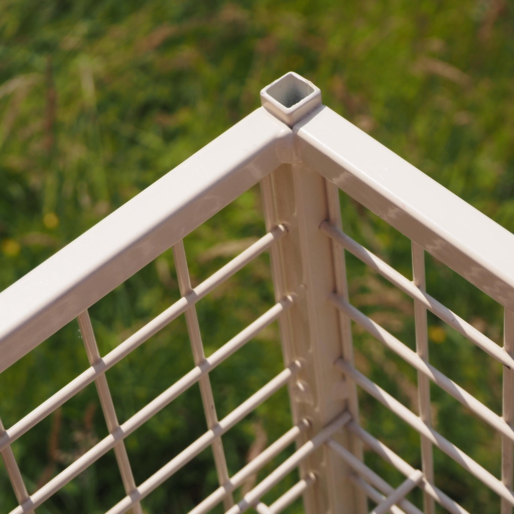 Wire shelving unit in lacquered steel