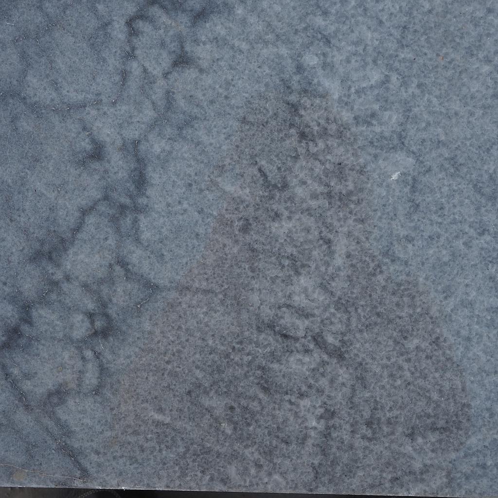 Batch of grey marble tiles (+/- 4m2)