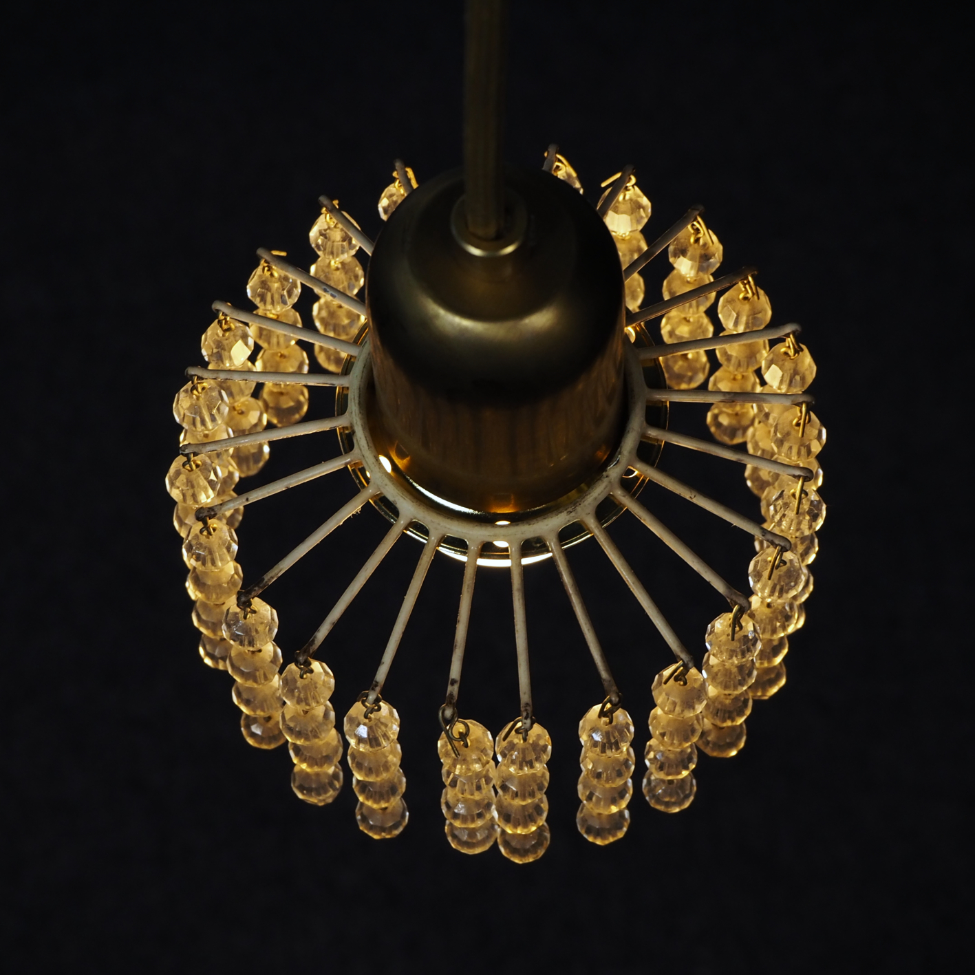Pendant light with glass beads