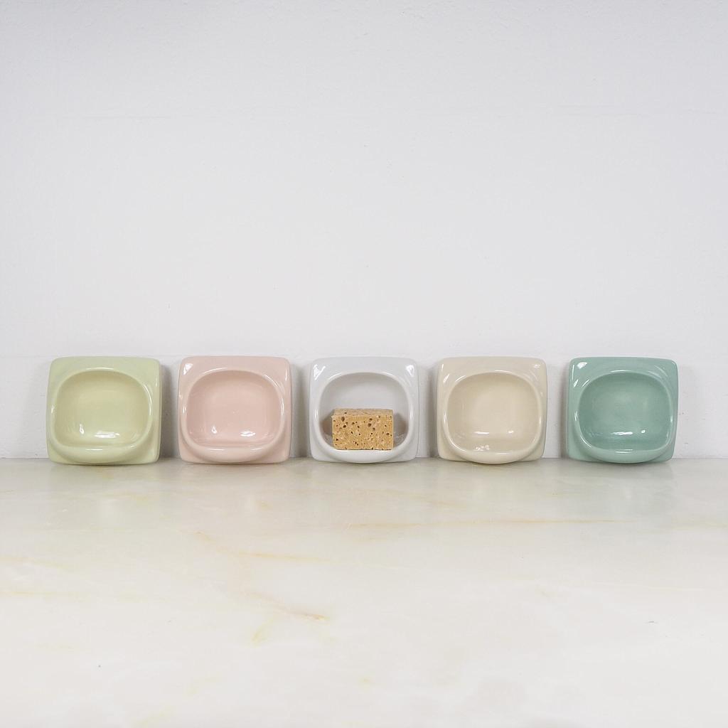 Small recessed sponge holder in porcelain (ca. 1970)