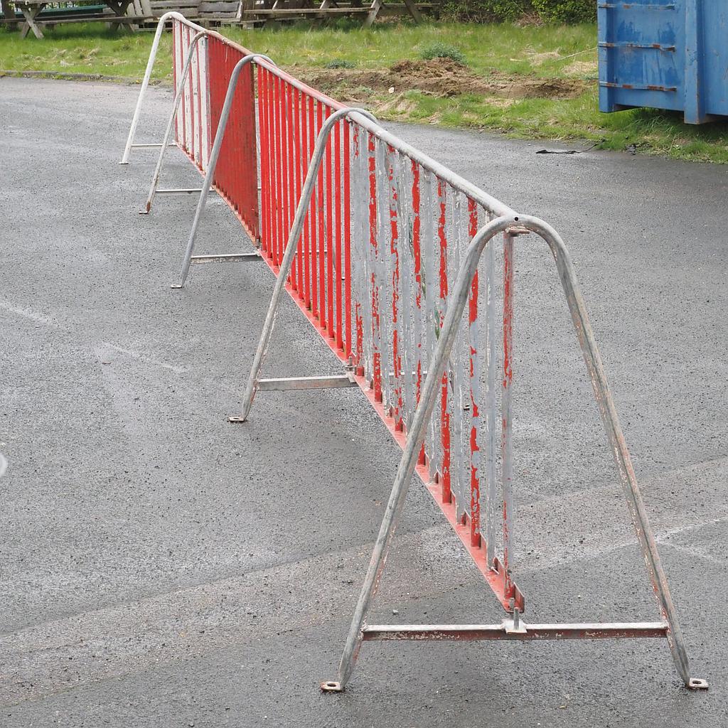 Set of 4 interlocking steel barriers (10 running meters)