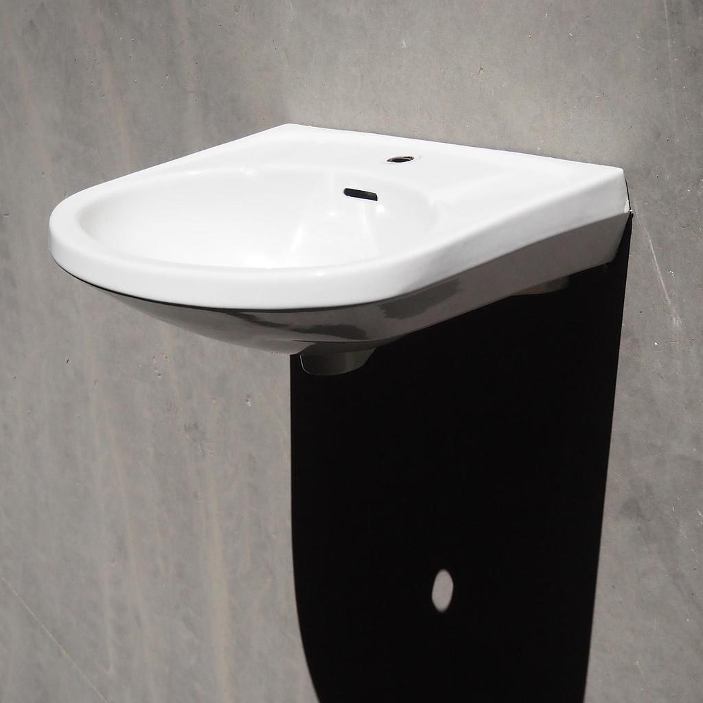 Bathroom sink in ceramic