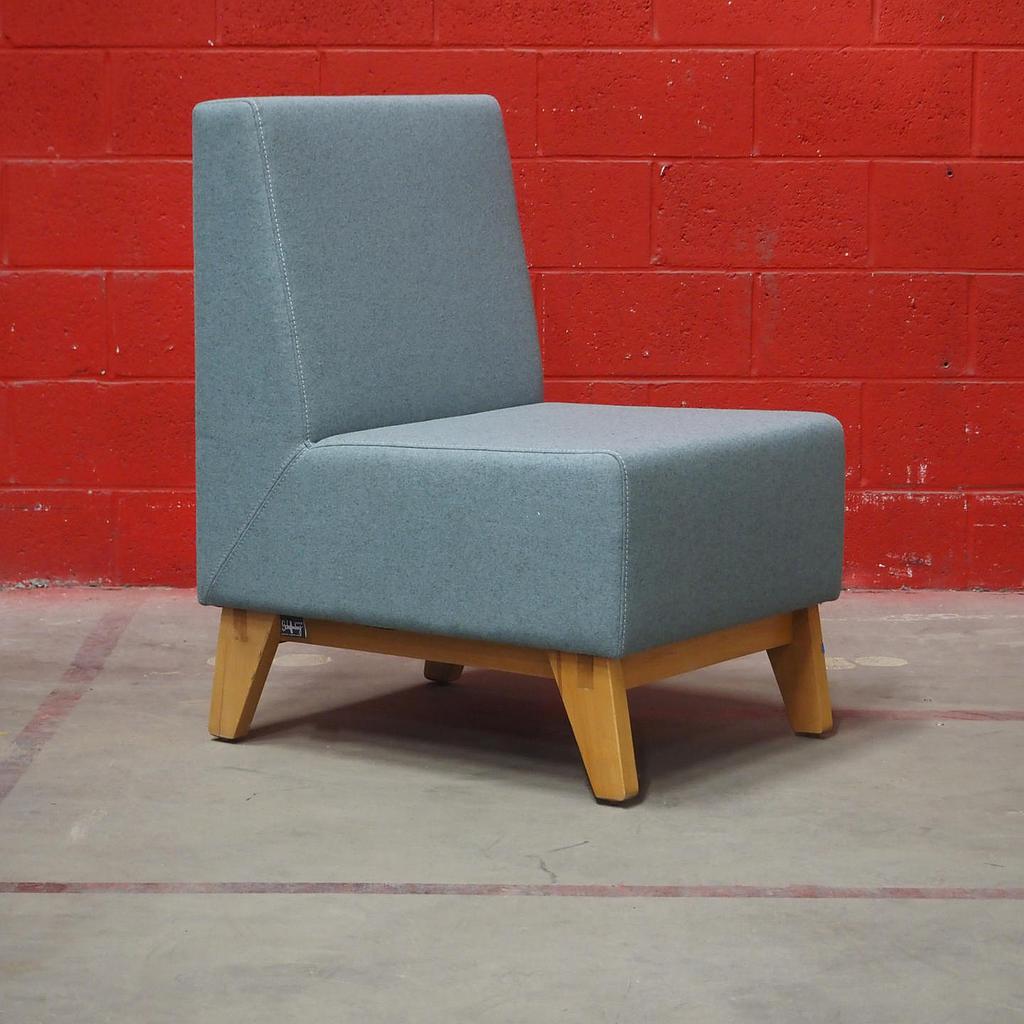 Lounge seat with felted fabric by Schaffenburg
