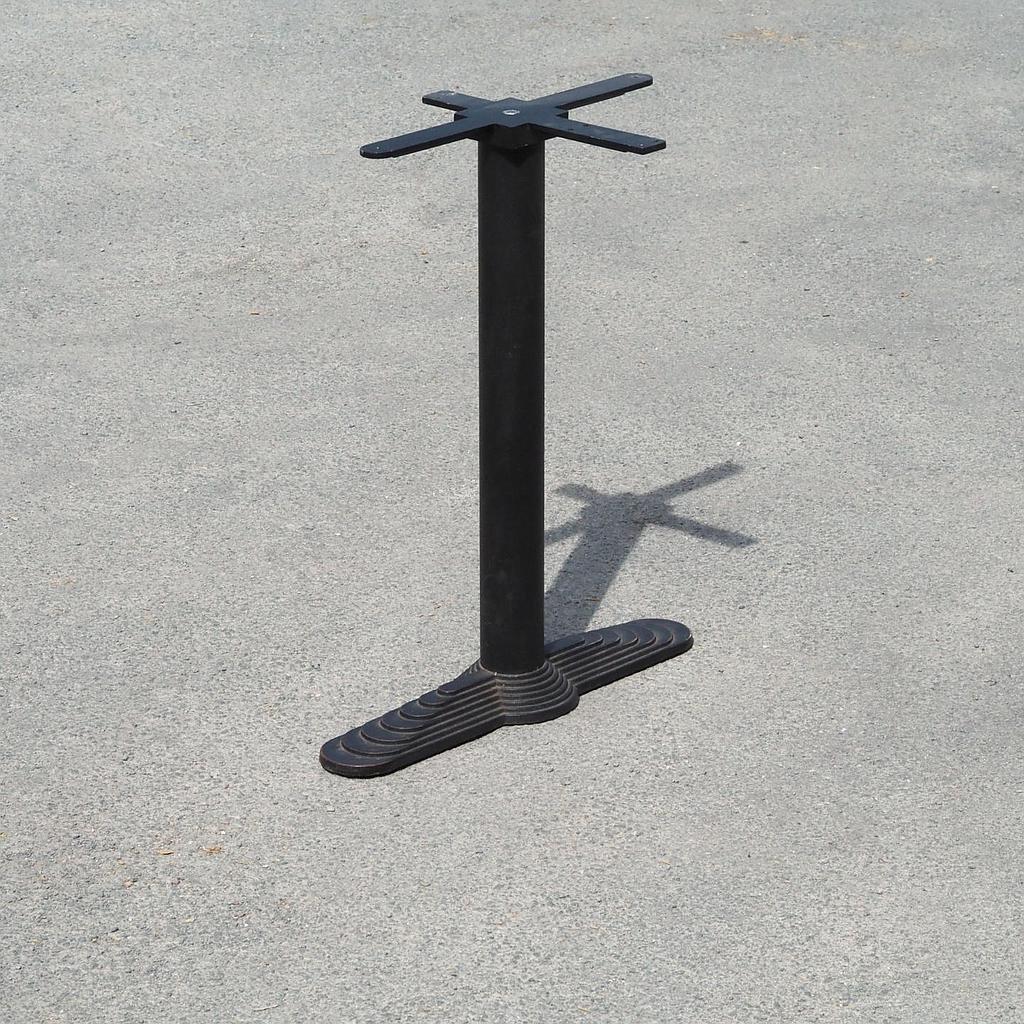 Table leg in cast iron