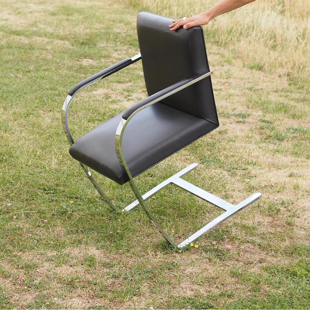 Cantilever armchair 'BRNO' by Ludwig Mies van der Rohe & Lilly Reich for Knoll