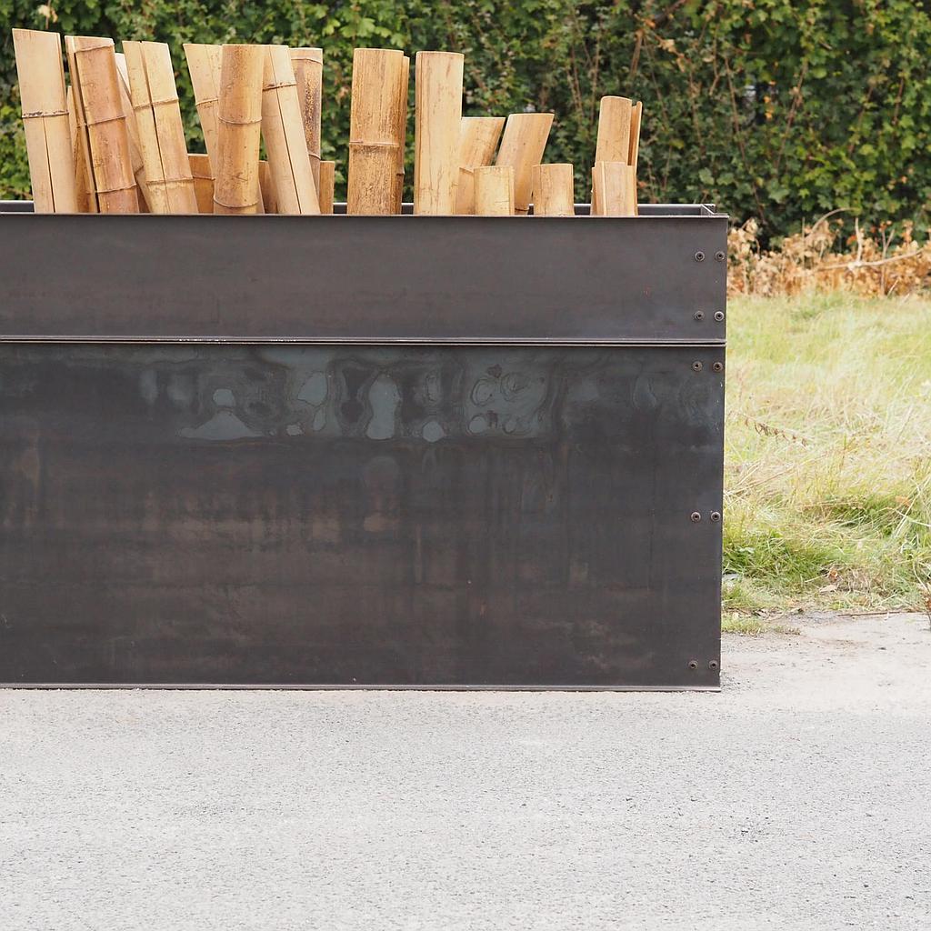 Partition in steel with decorative element 'Vertical Bamboo' by Christophe Gevers from the Générale de Banque (L. 400 cm)