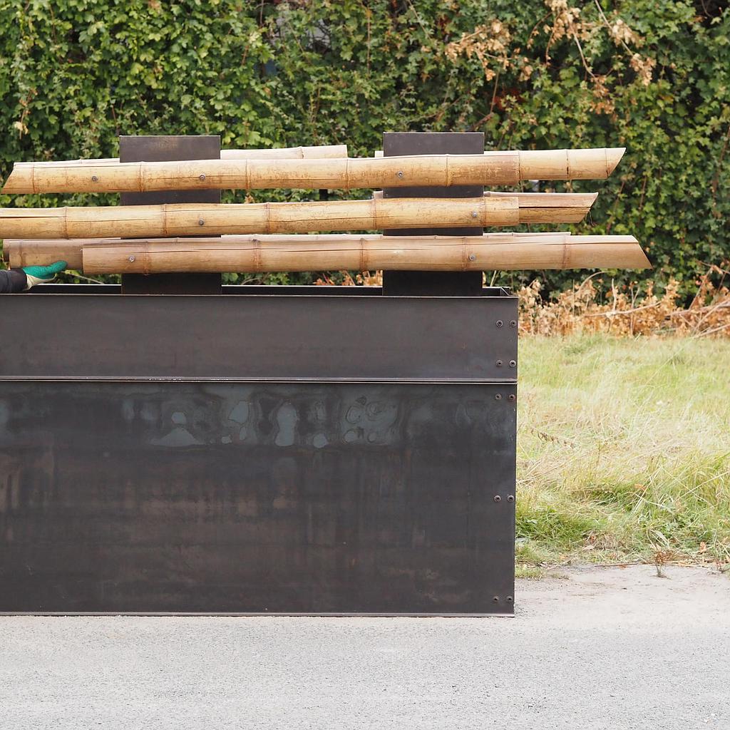 Partition in steel with decorative element 'Horizontal Bamboo' by Christophe Gevers from the Générale de Banque (L. 530 cm)