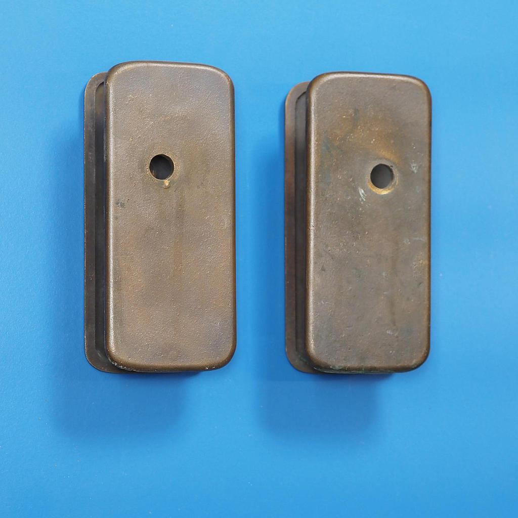 Double handle plate in sand-cast bronze by Jules Wabbes from the Générale de Banque - Hole on both sides (Right or Left)