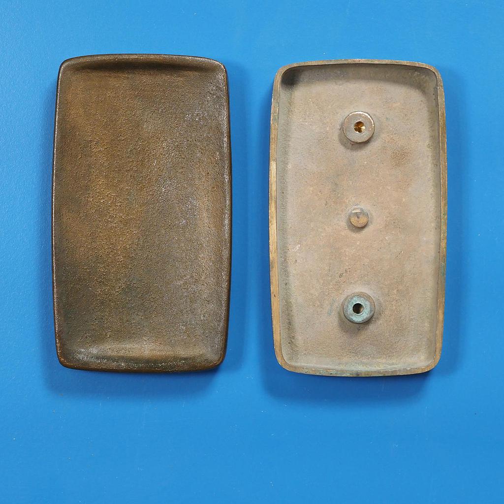 Single door pull handle in sand-cast bronze by Jules Wabbes from the Générale de Banque