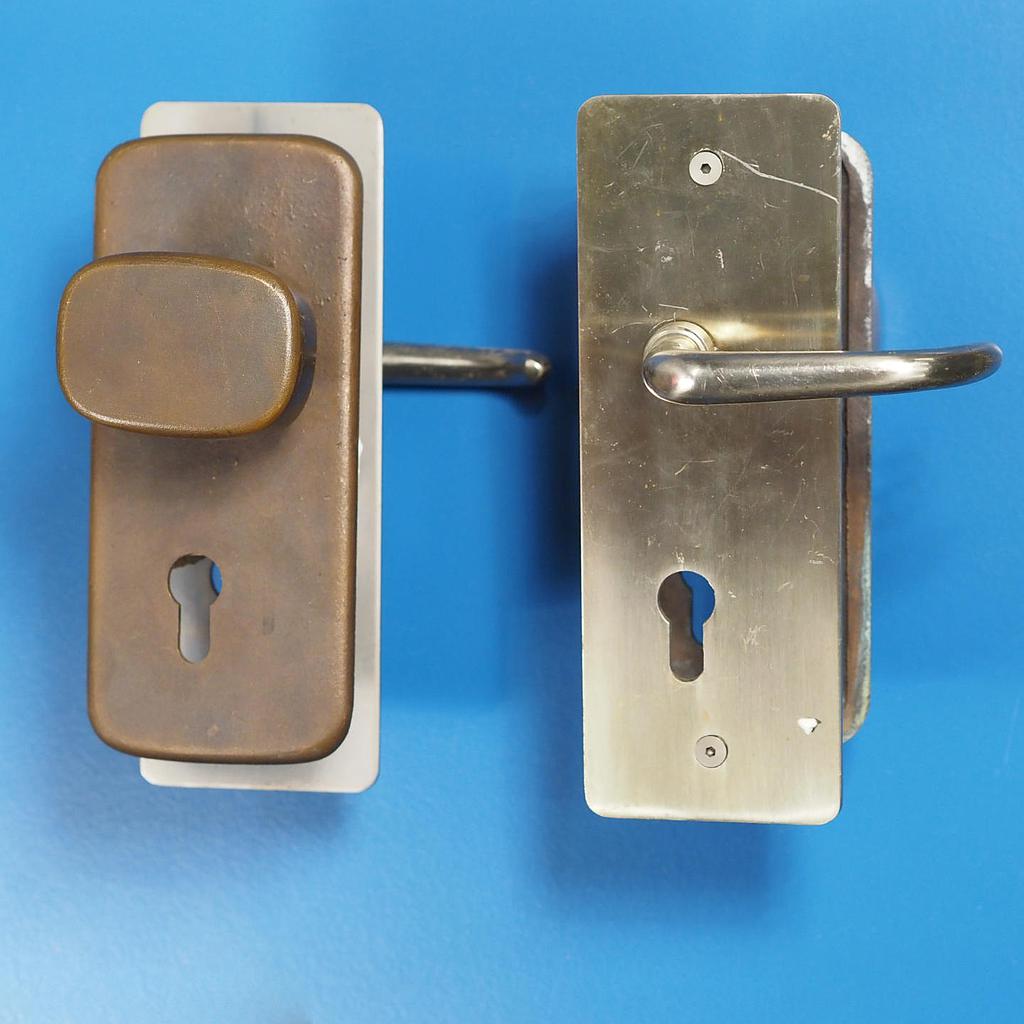 Double door handle with keyhole in chrome brass and sand-cast bronze by Jules Wabbes from the Générale de Banque - Swivel (Right or Left)
