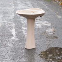 Pedestal bathroom sink in glazed ceramic by Ideal Standard