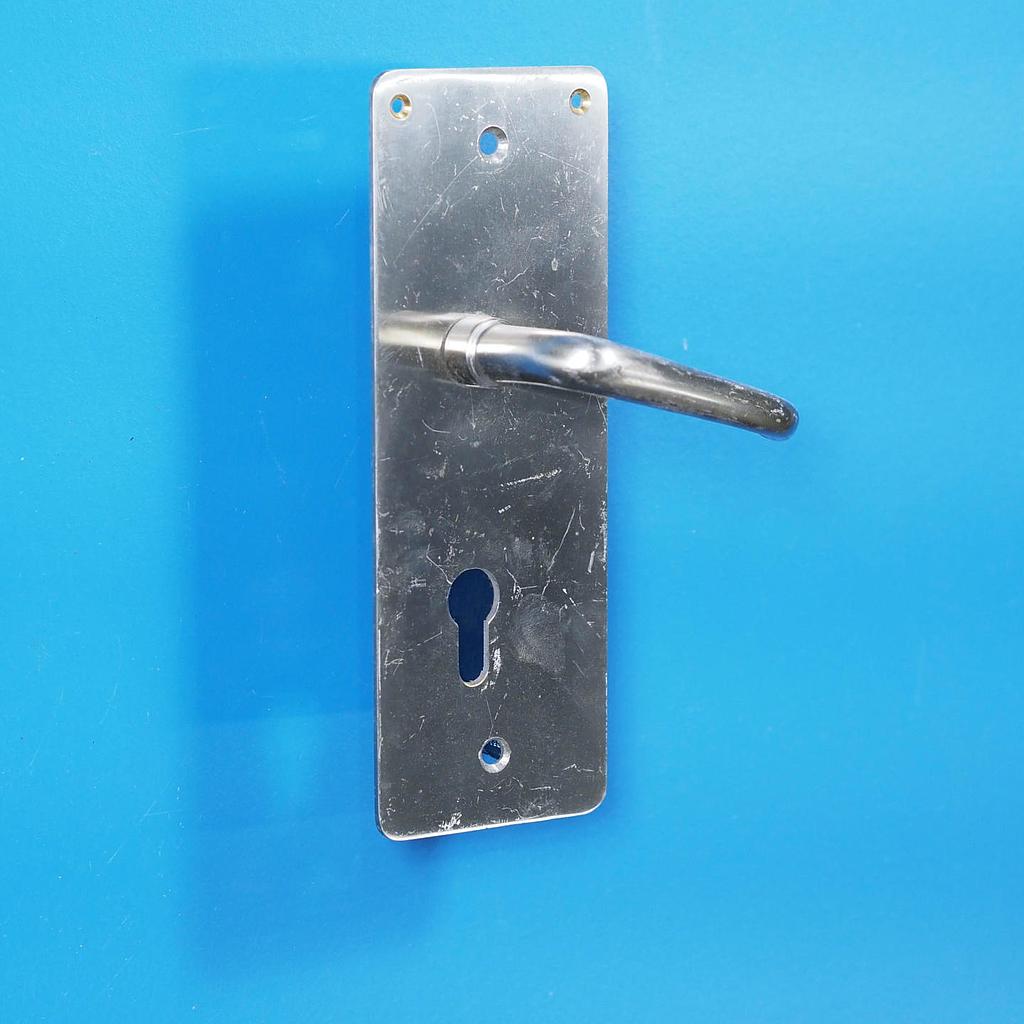 Single door handle with key and fixing holes in chrome-plated brass from the Générale de Banque - 4 fixing holes (Right)