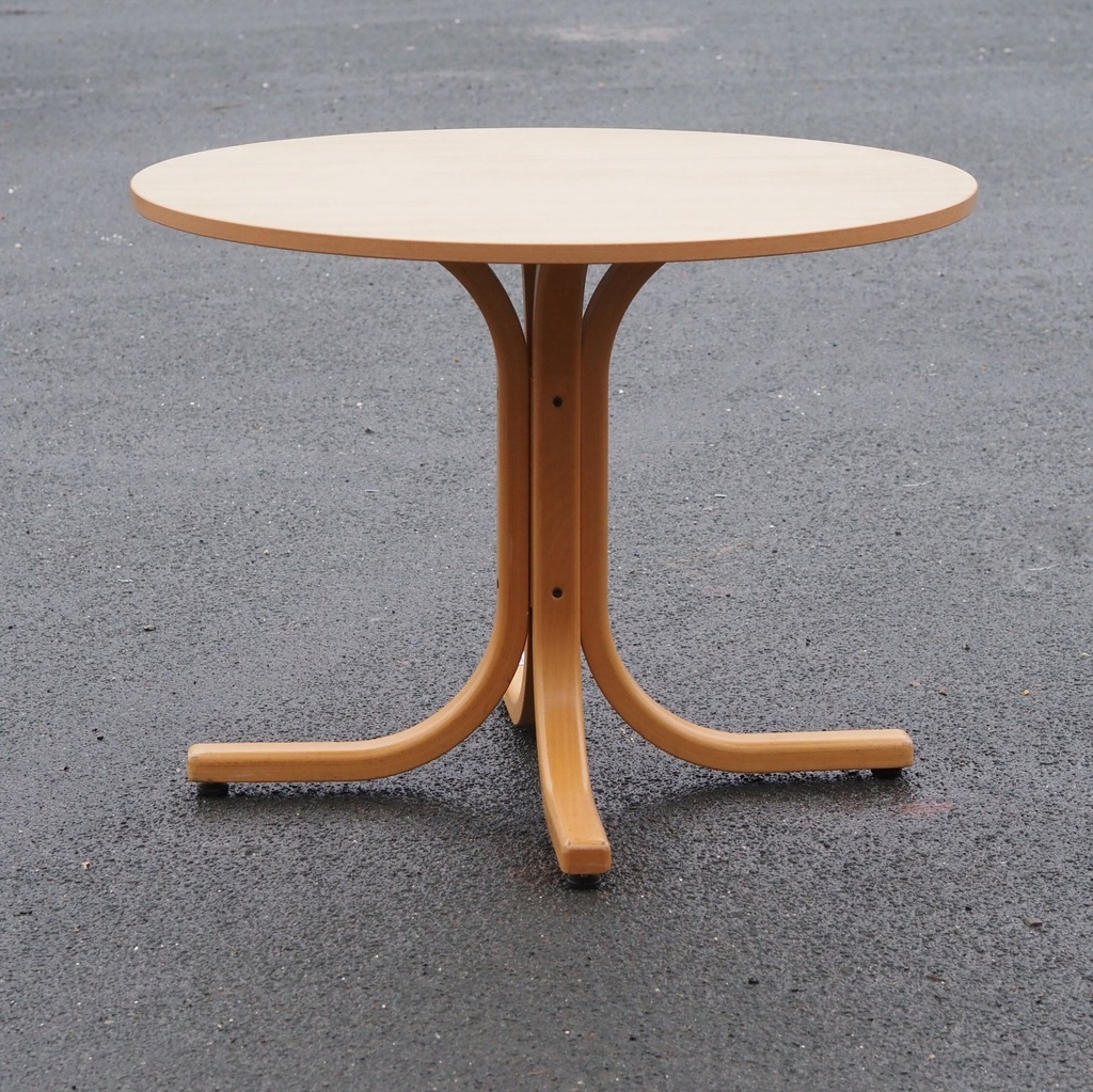 Round table with beech legs and wooden laminated tabletop