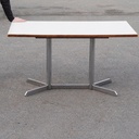 Rectangular table with chromed steel legs and laminated tabletop - White