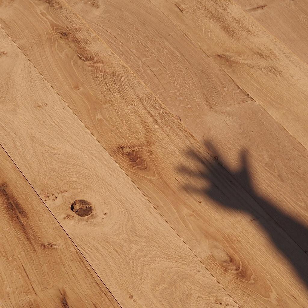 Solid oak parquet with singularities (W. 19 cm) - Sold per m2