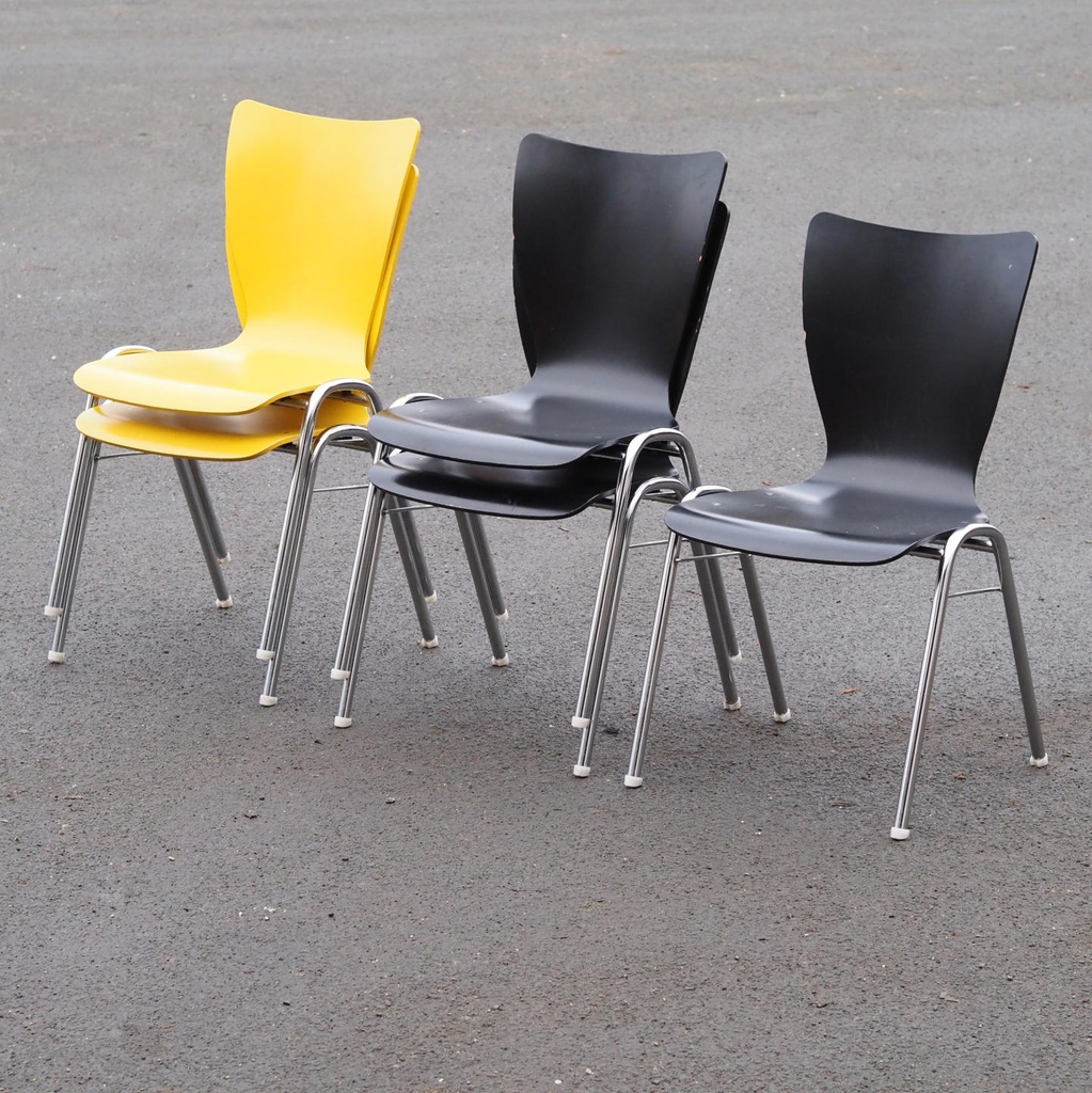 Stackable chair in varnished plywood (Yellow or Black)