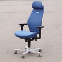 Swivel office armchair by Kinnarps