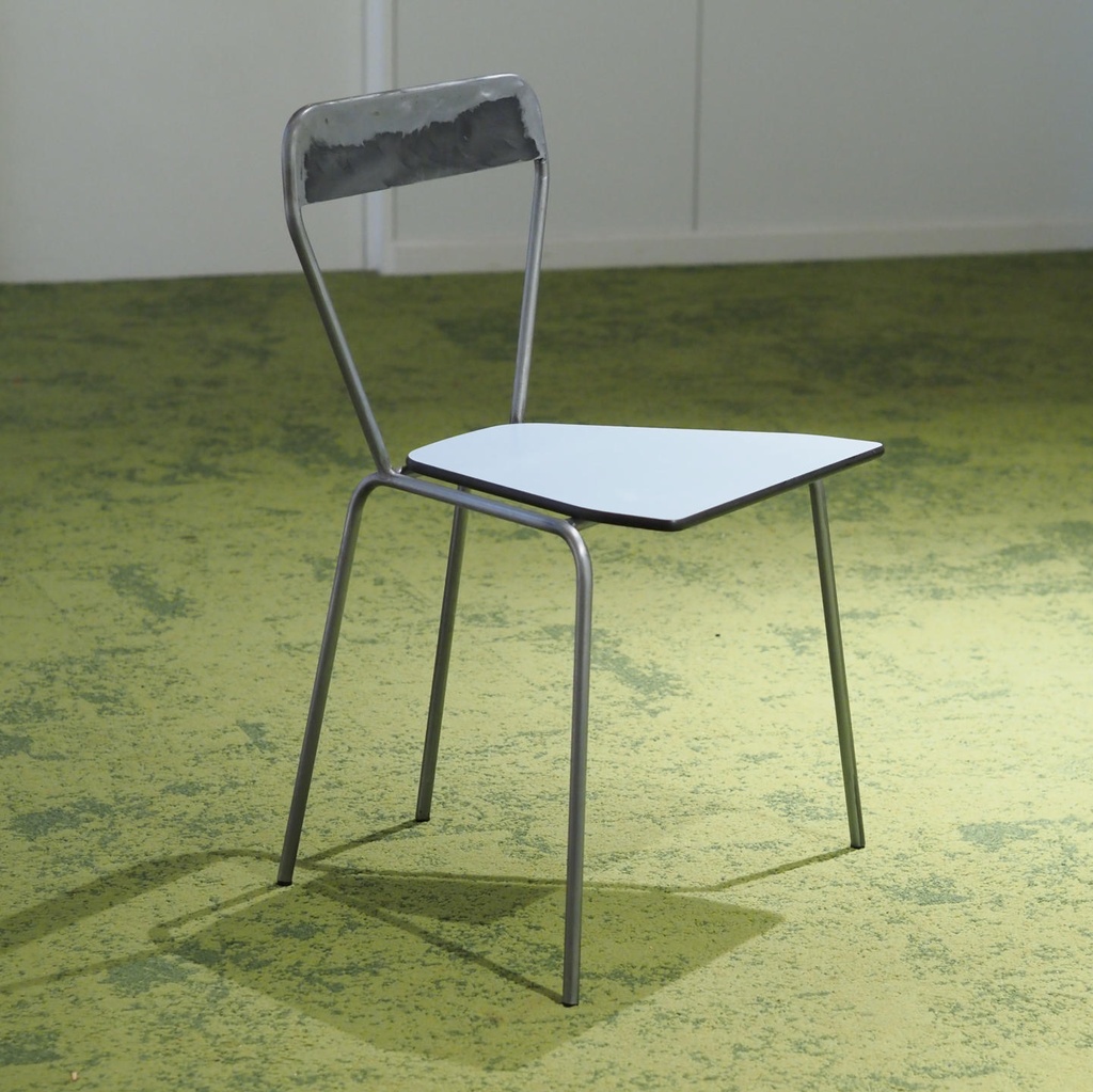 Chair 'Iconique' by Recyclart Fabrik - Raw waxed (Blue seat)