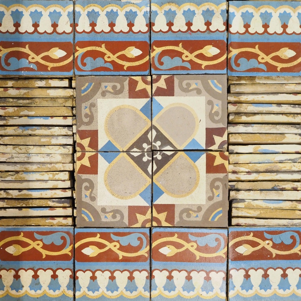 Batch of reclaimed cement tiles with frieze by Hemixem (12 m²)