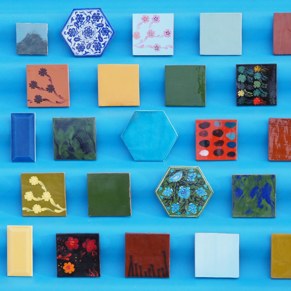 Handpainted glazed terracotta tile from the workshop of Agnès Emery (various sizes) - Only available in our physical shop