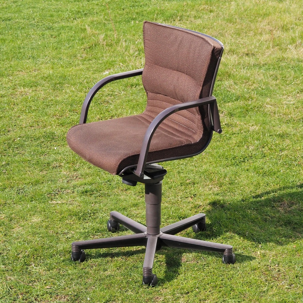 Swivel office chair by Giroflex