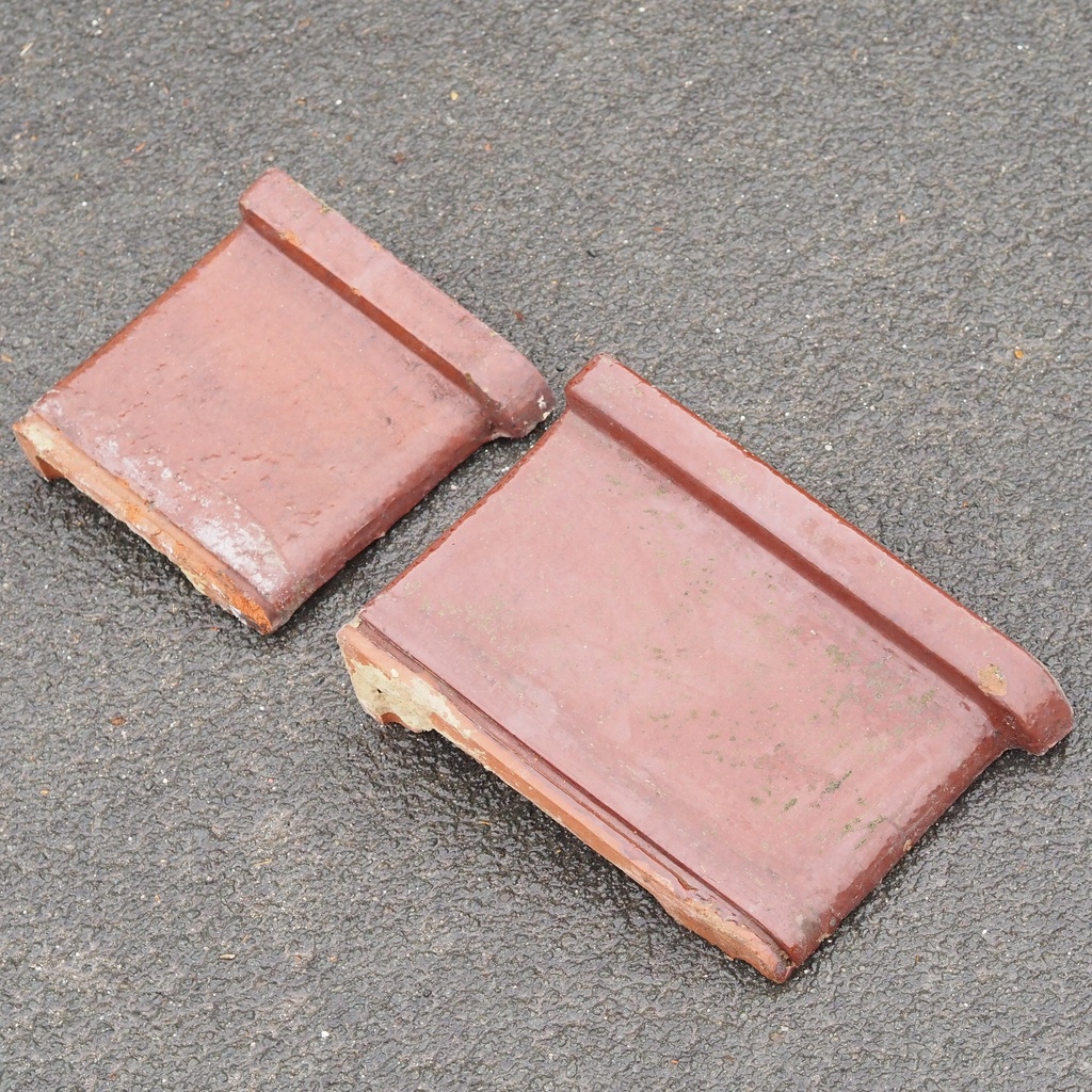 Reclaimed wall coping tile in glazed terracotta (single slant)