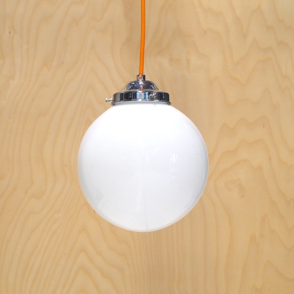 Hanging light 'Vitor' in opaline glass