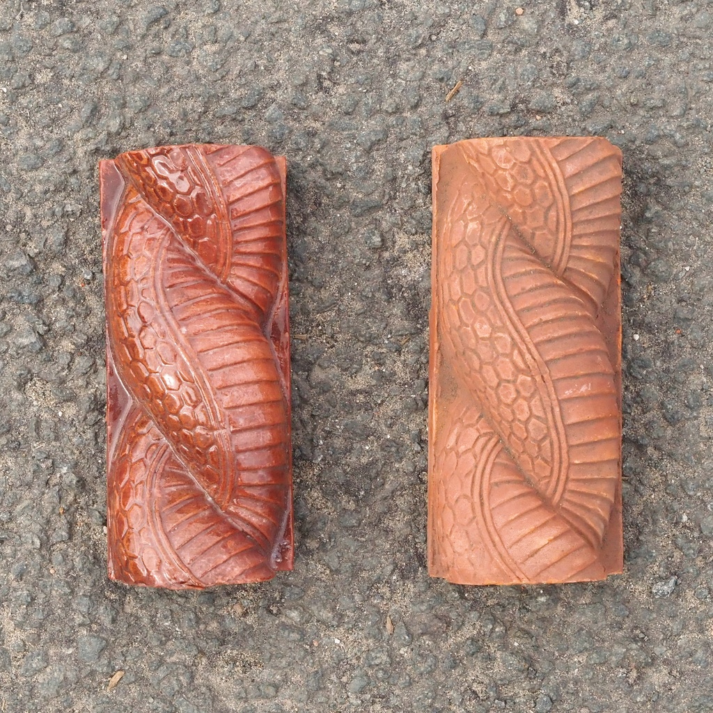 Embossed handmade frieze in terracotta by Emery&Cie (13,5 x 6 cm) - Snake (straight)