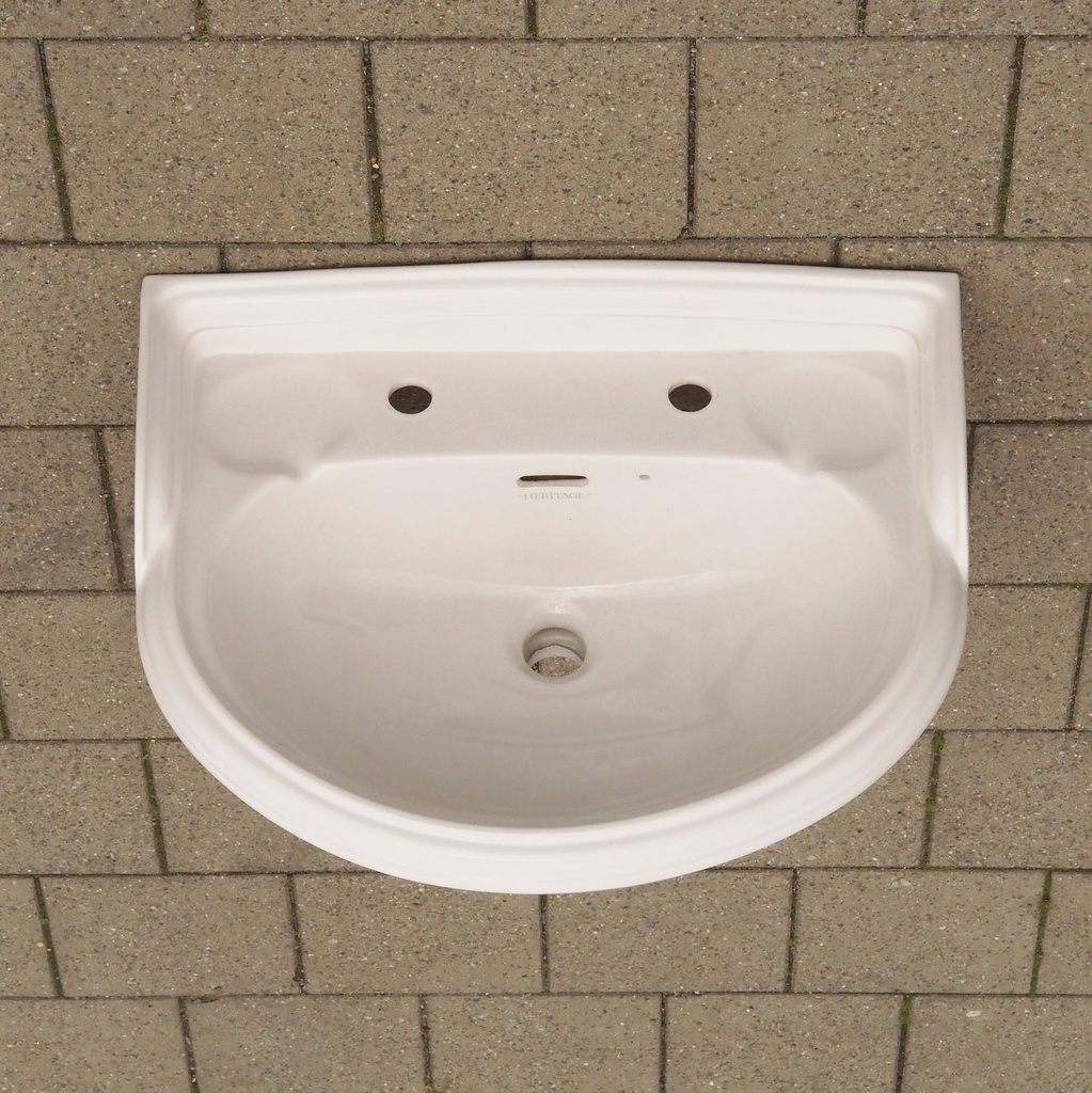 Sink in glazed ceramic by Heritage