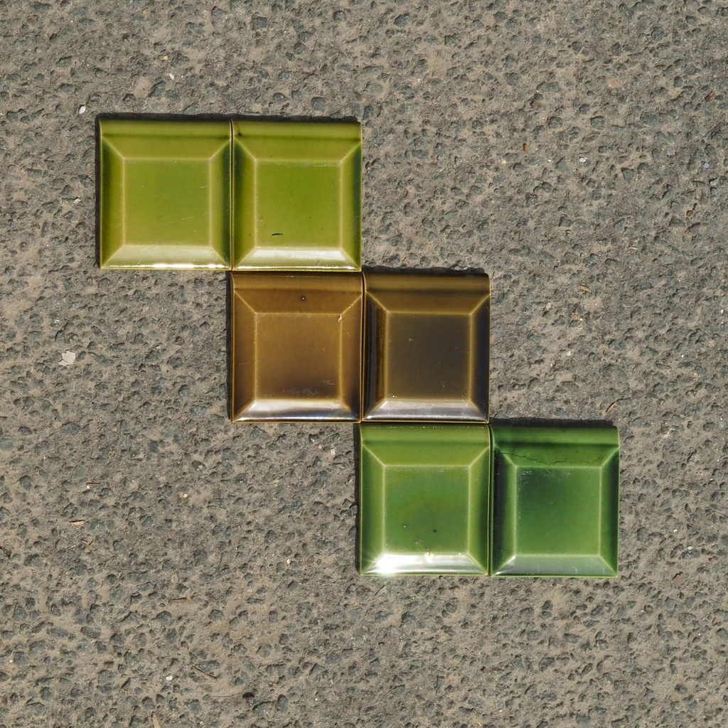 Glazed bullnose tile by Hemixem (H. 8,8 cm)